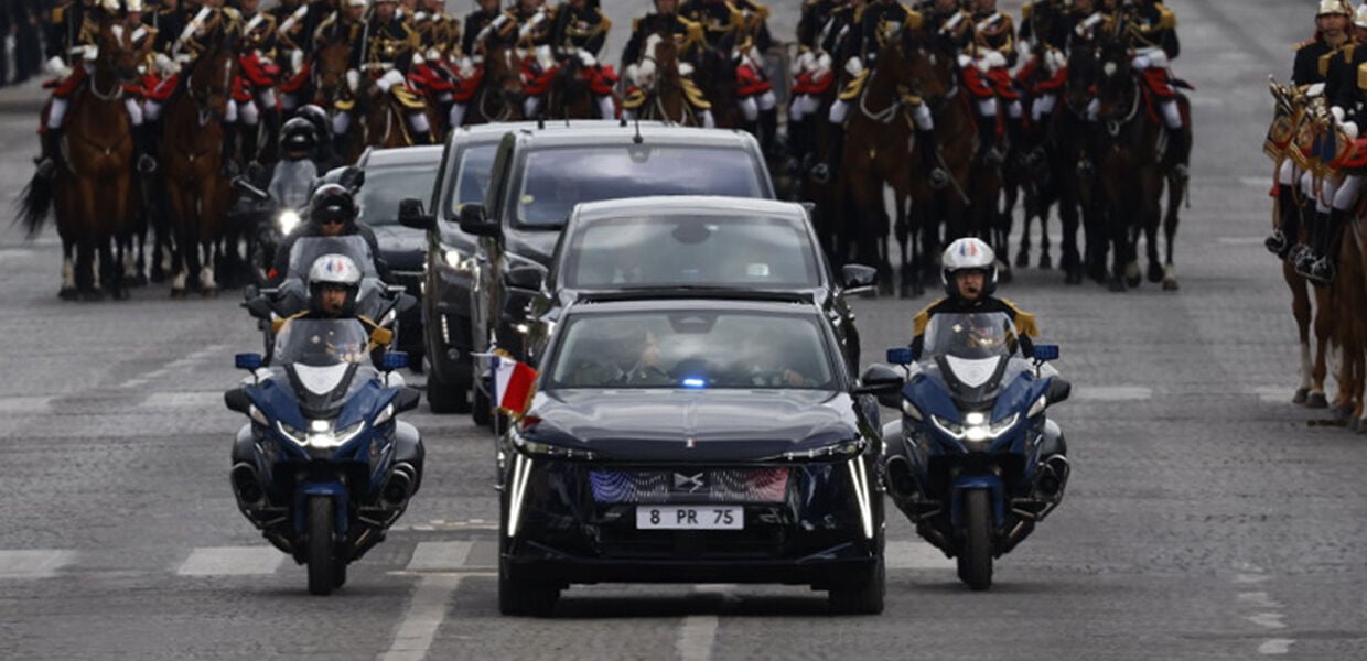 DS No. 8 - Macron roule italien