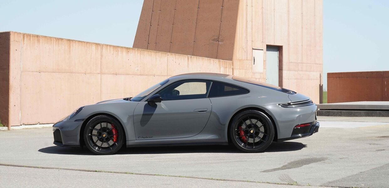 Porsche 911 GTS: Electric Boogie Funk