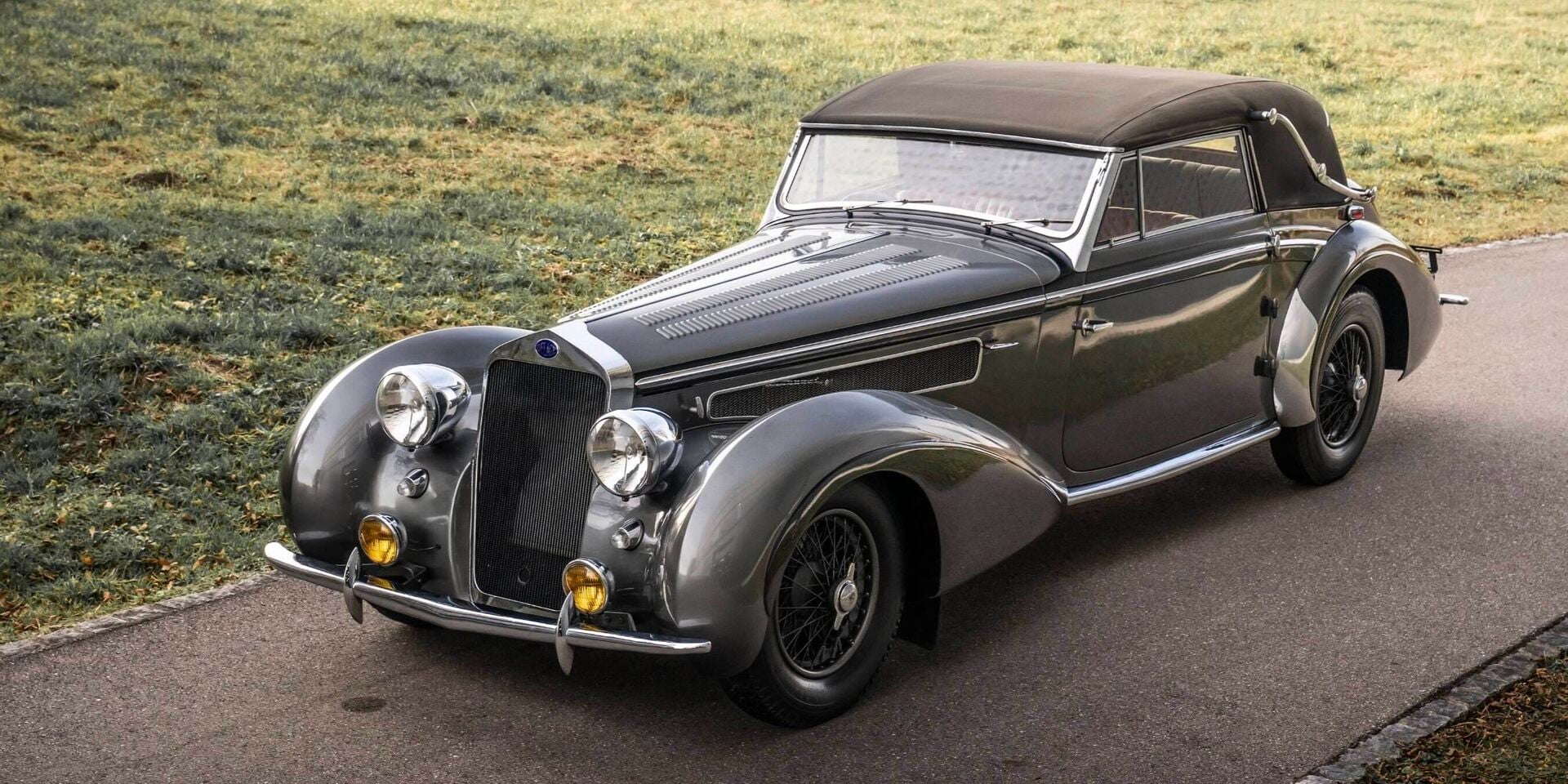 La collection automobile d'un homme des cavernes