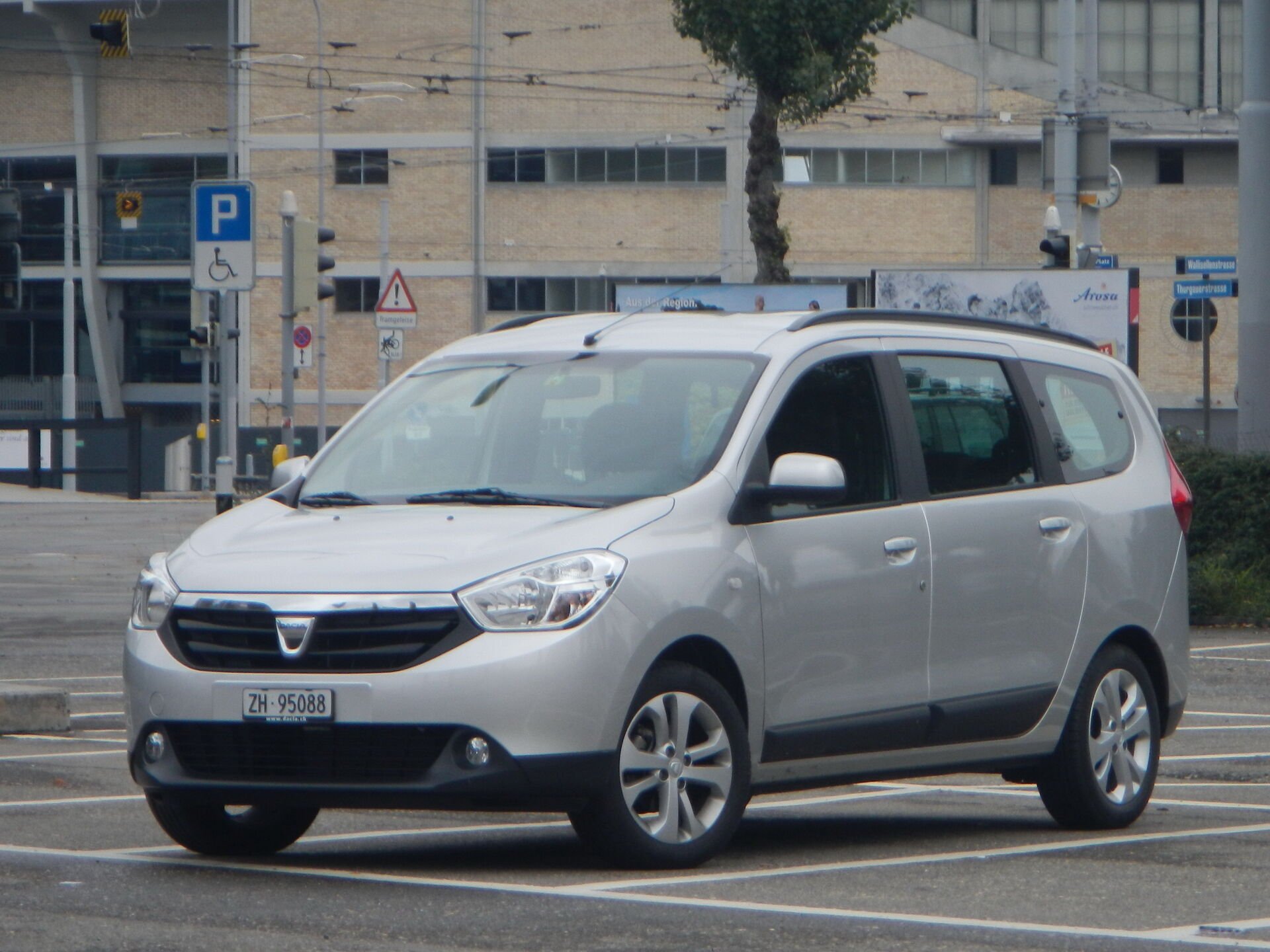 Dacia Duster - Plus fort en tout-terrain  auto-illustré - le magazine  automobile suisse