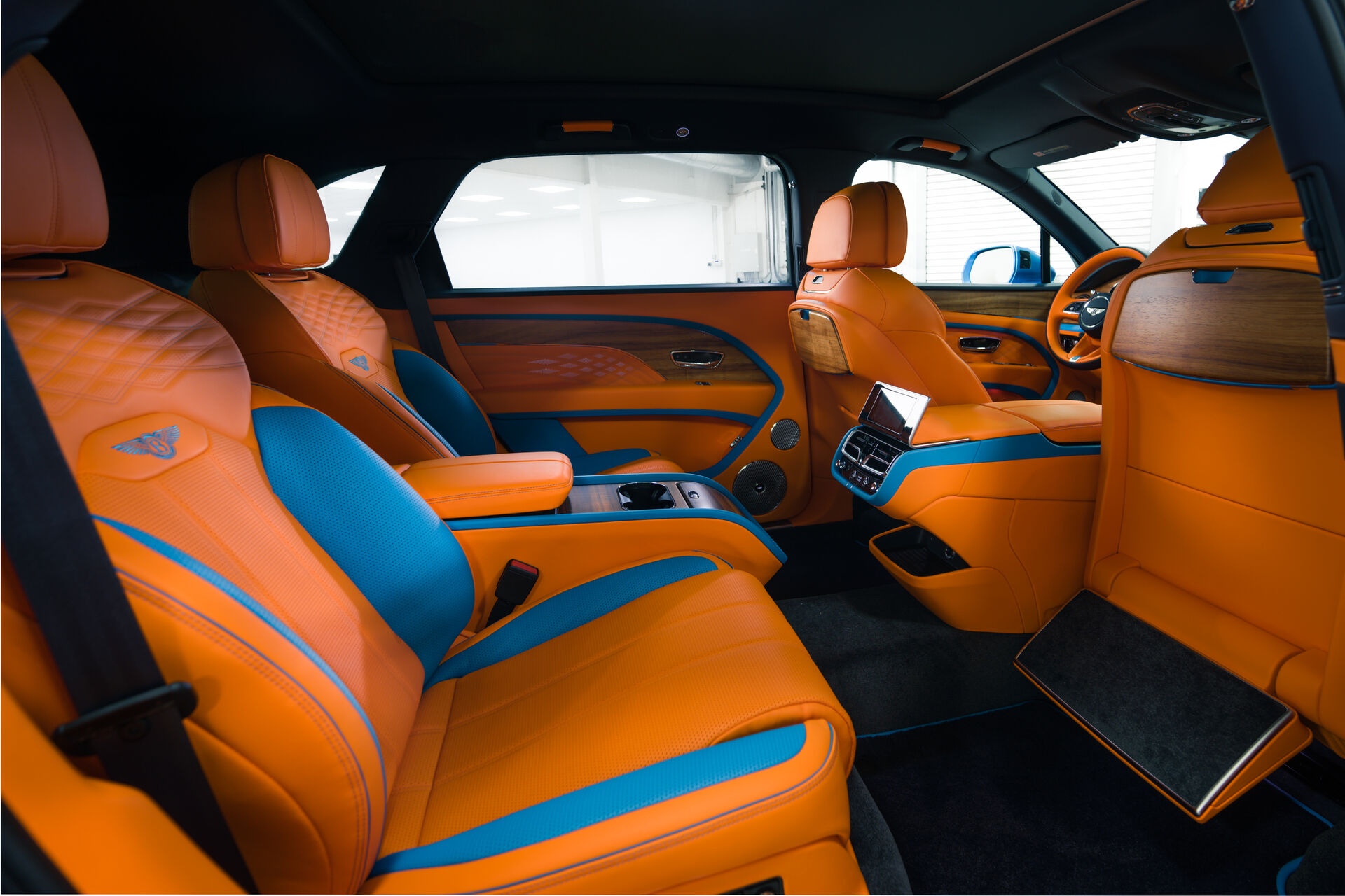 Bentley Bentayga Azure EWB V8 Interior