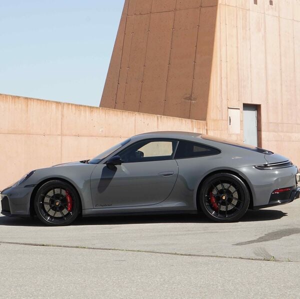 Porsche 911 GTS: Electric Boogie Funk