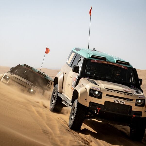 Defender remporte le Dakar