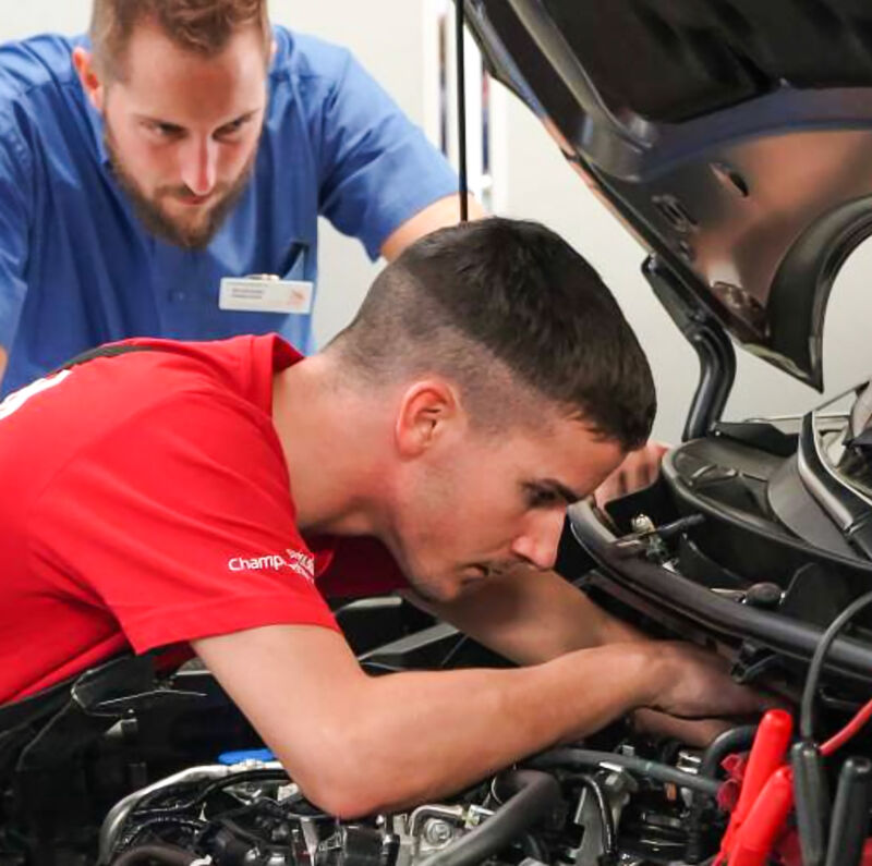 Der beste Automobil-Mechatroniker der Schweiz heisst Florent Lacilla