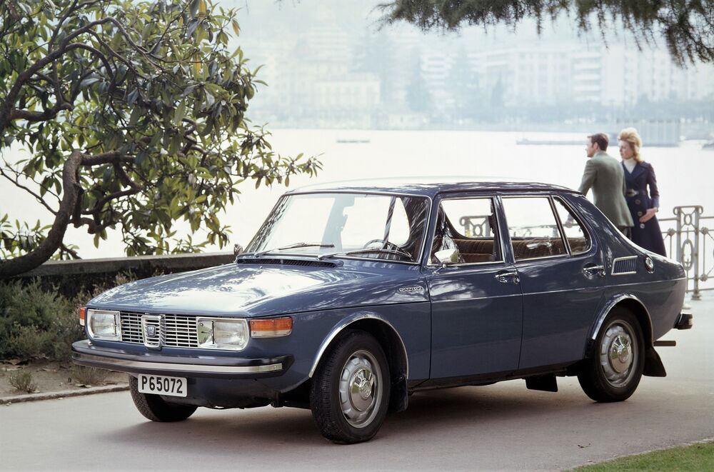 Saab et Volvo à Unterseen