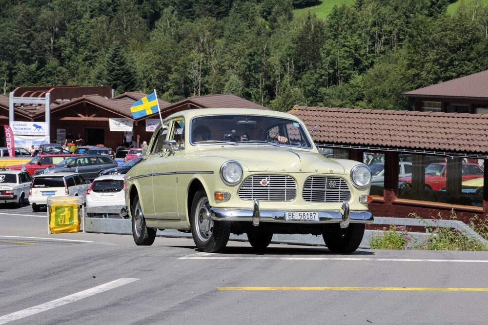 Saab et Volvo à Unterseen